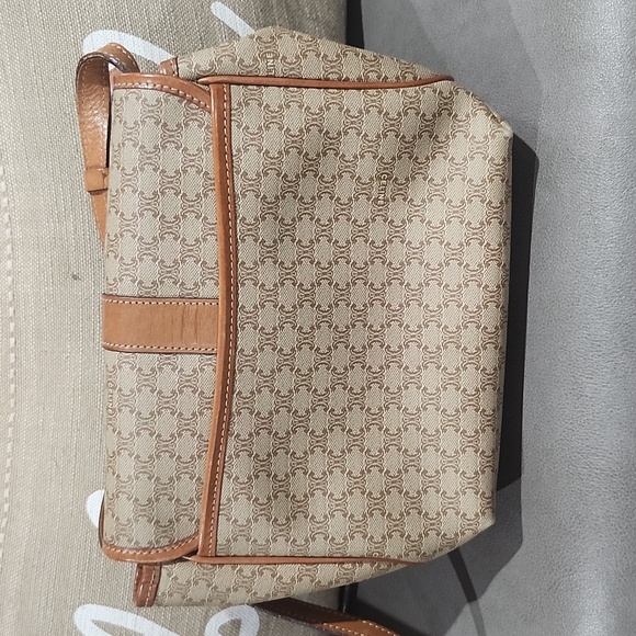 ๐ฏ๐ฅ๐ AUTHENTIC CELINE MACADAM CROSSBODY WITH ADJUSTABLE STRAP 8x10x4 - Picture 7 of 11